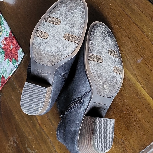 Fergie ankle bootie - Picture 4 of 5